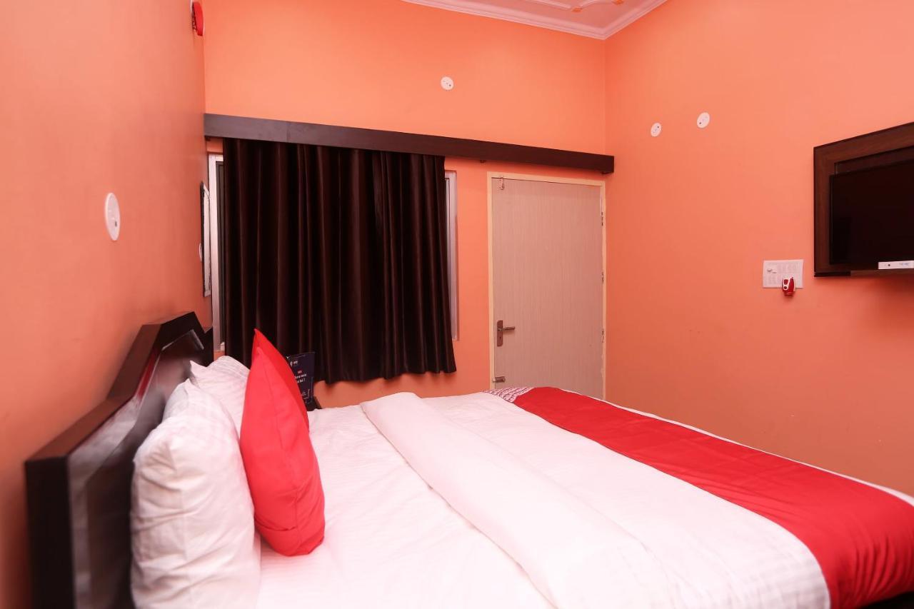 Oyo 22221 Yadav Hotel Bhiwadi Ngoại thất bức ảnh